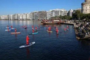 Ο Αγιος Βασίλης πήγε με sup στη Θεσσαλονίκη