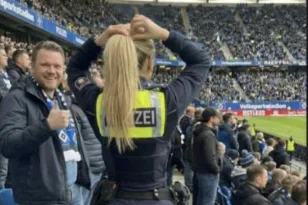 Σέξι αστυνομικός «ζάλισε» οπαδούς στο Αμβούργο-Βέρντερ
