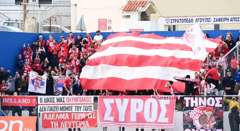Επική στιγμή στη Σύρο: Φαντάρος παρακολούθησε το ματς του Ολυμπιακού από τη σκοπιά