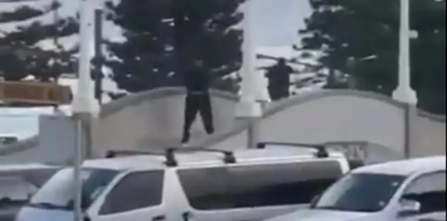 Αυστραλία: Τρομοκρατική επίθεση με πυροβολισμούς σε διάσημη παραλία του Σίδνεϊ