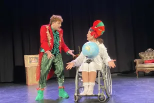 Ένα σεντούκι γεμάτο μνήμες, αγάπη και αποδοχή ανοίγει στο Royal Theater Patras ΦΩΤΟ