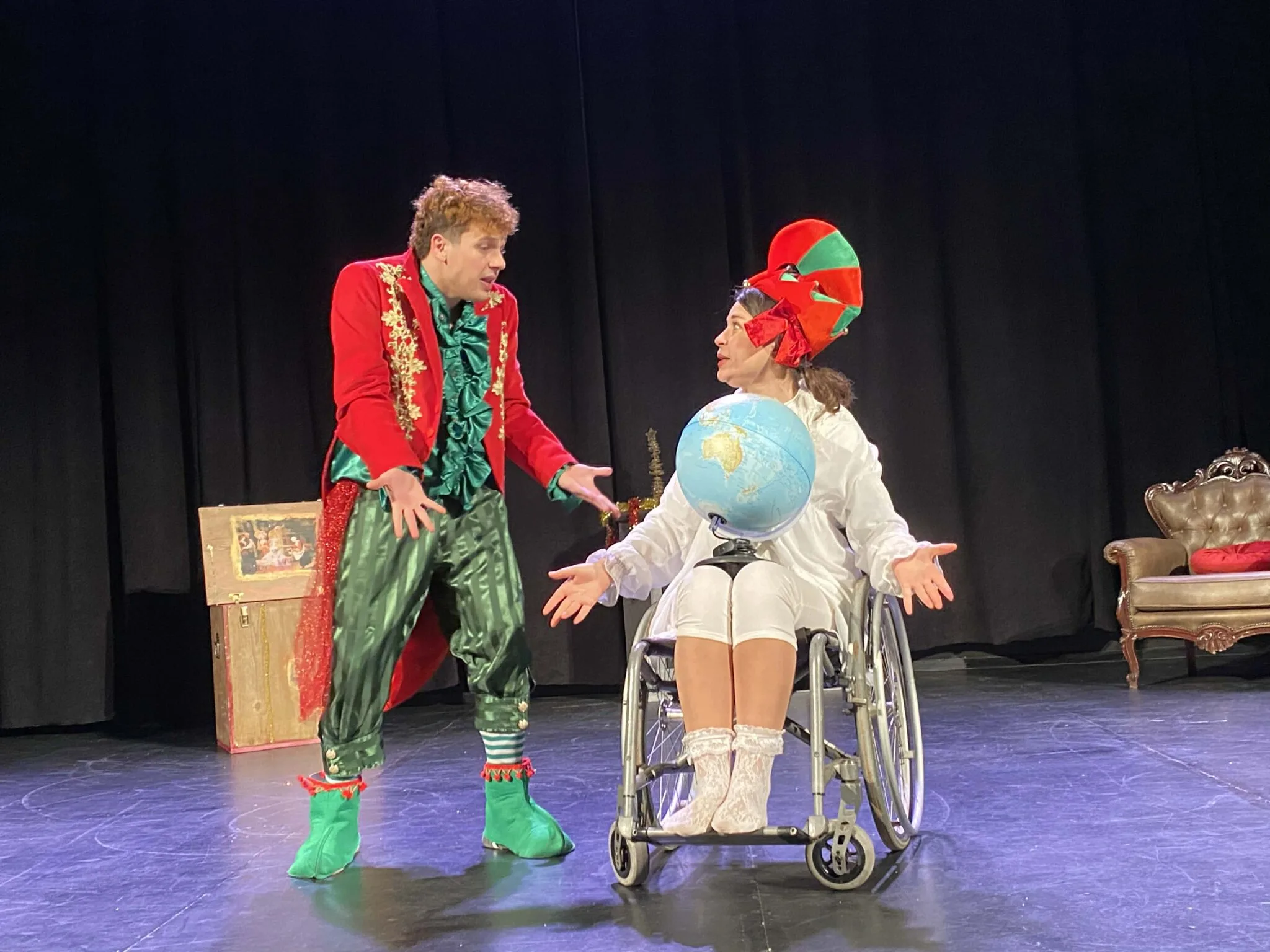 Ένα σεντούκι γεμάτο μνήμες, αγάπη και αποδοχή ανοίγει στο Royal Theater Patras ΦΩΤΟ