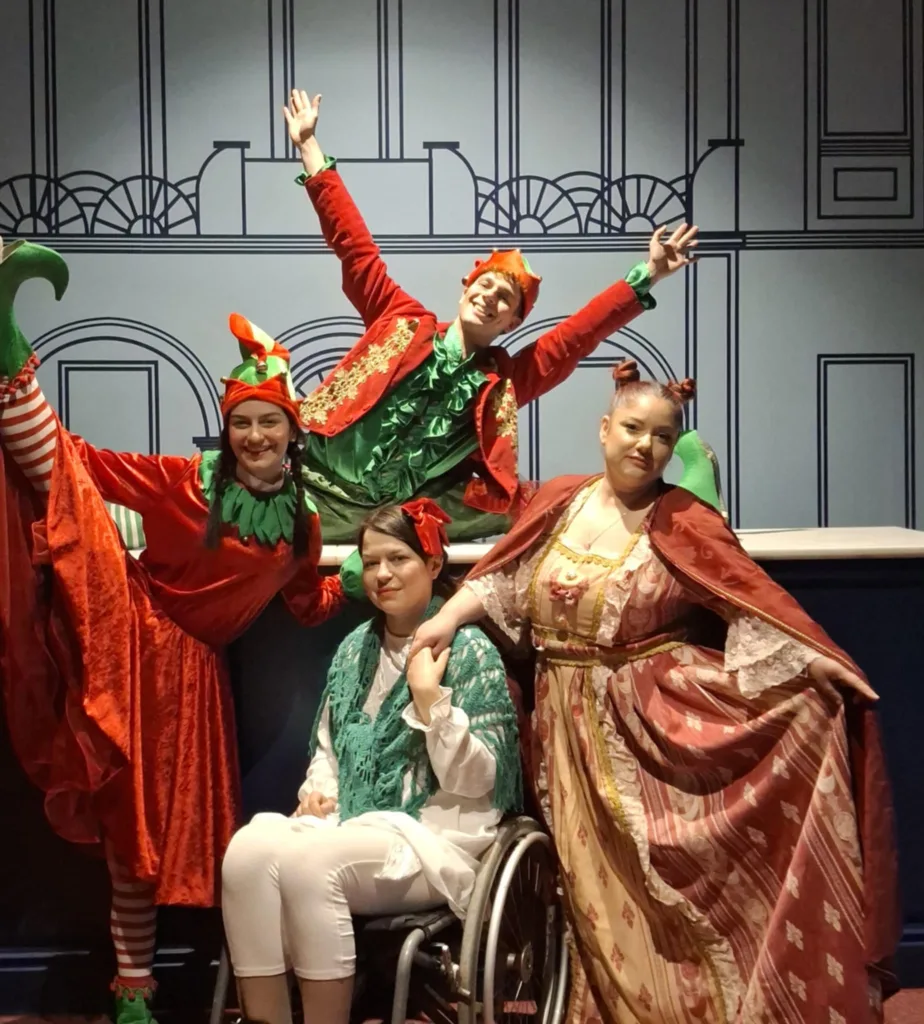 Ένα σεντούκι γεμάτο μνήμες, αγάπη και αποδοχή ανοίγει στο Royal Theater Patras ΦΩΤΟ