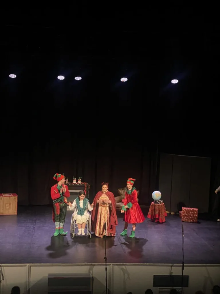 Ένα σεντούκι γεμάτο μνήμες, αγάπη και αποδοχή ανοίγει στο Royal Theater Patras ΦΩΤΟ