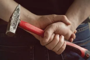 Βόνιτσα: Σύλληψη μετά το… σφυρί στη μοτοσυκλέτα – Ζημιές 1.000 ευρώ σε προαύλιο οικίας