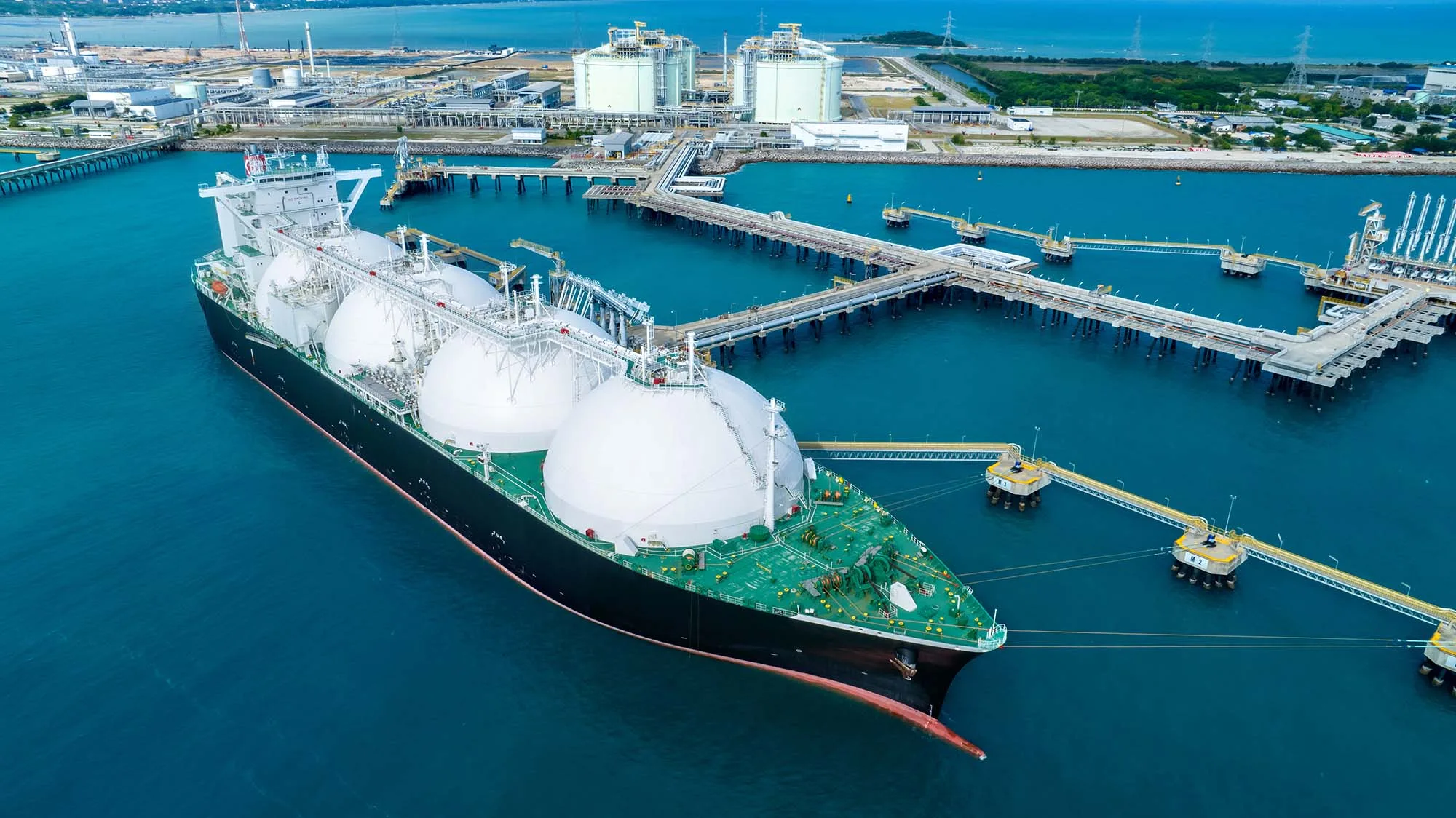 Σταθεροποιήθηκαν οι τιμές LNG στην Ευρώπη μετά τη μεγαλύτερη ετήσια πτώση από το 2023