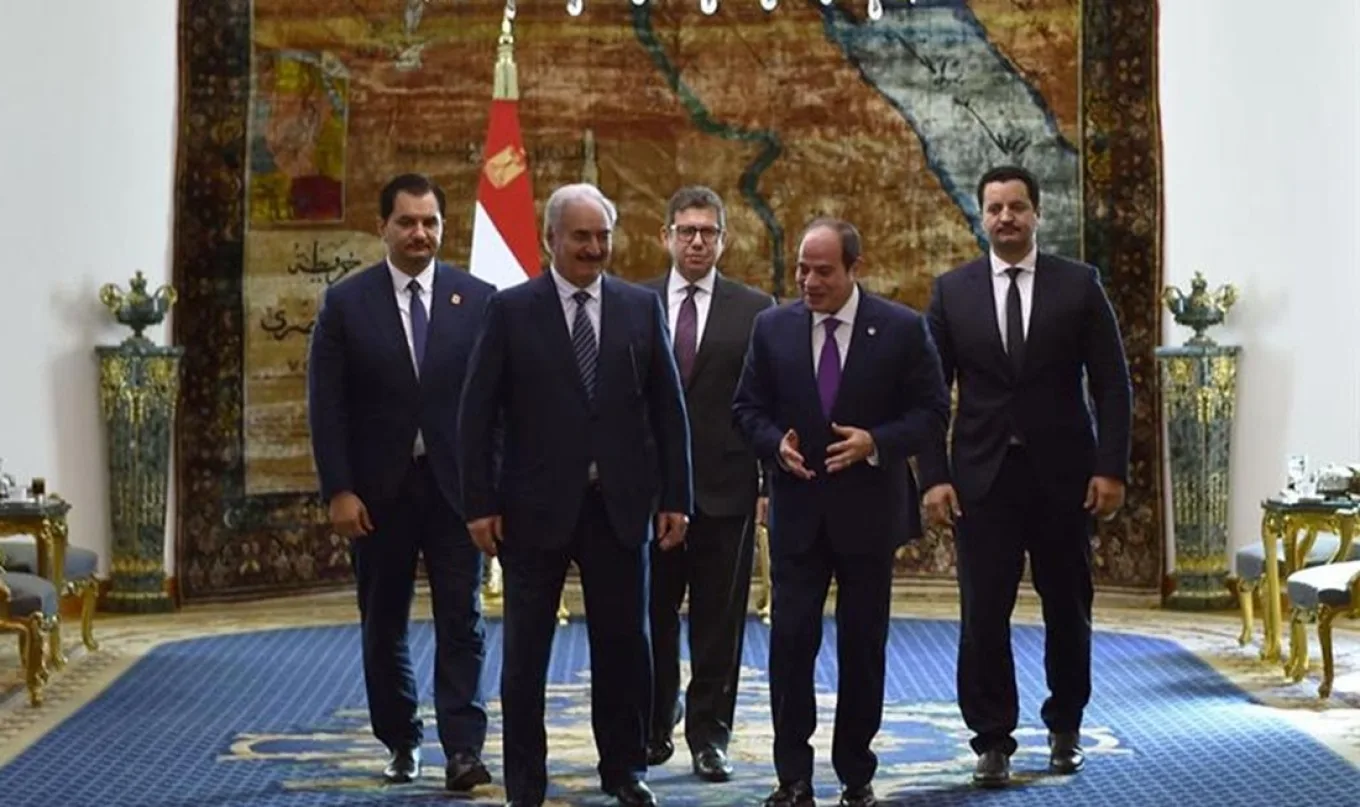 Η συνάντηση Σίσι και Χαφτάρ στο Κάιρο για την οριοθέτηση ΑΟΖ μεταξύ Αιγύπτου και Λιβύης