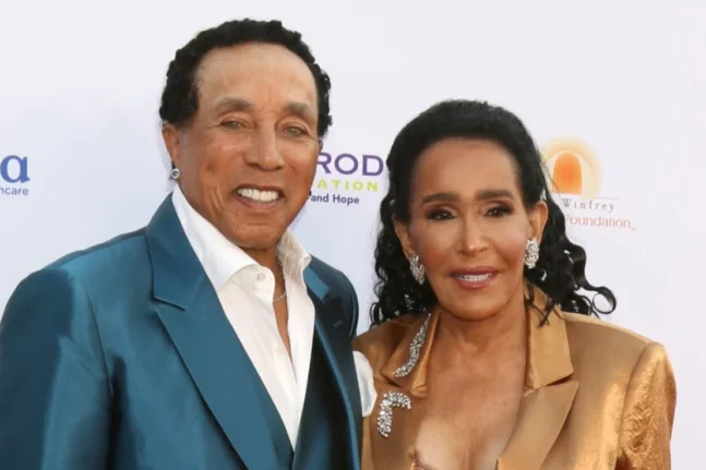 Σμόκι Ρόμπινσον: Αίτηση περιοριστικής εντολής σε βάρος γυναίκας που τον κατηγορεί για σεξουαλική κακοποίηση