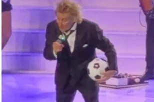 Ο εκνευρισμός του Ροντ Στιούαρτ στη συναυλία του στην Αθήνα ΒΙΝΤΕΟ