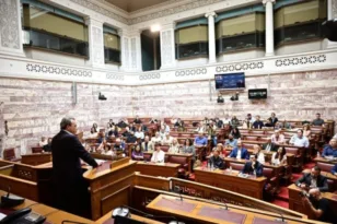 ΣΥΡΙΖΑ: Συνεδρίαση ΚΟ υπό την πίεση παραίτησης Σουρμελίδη και «Ιθάκης»