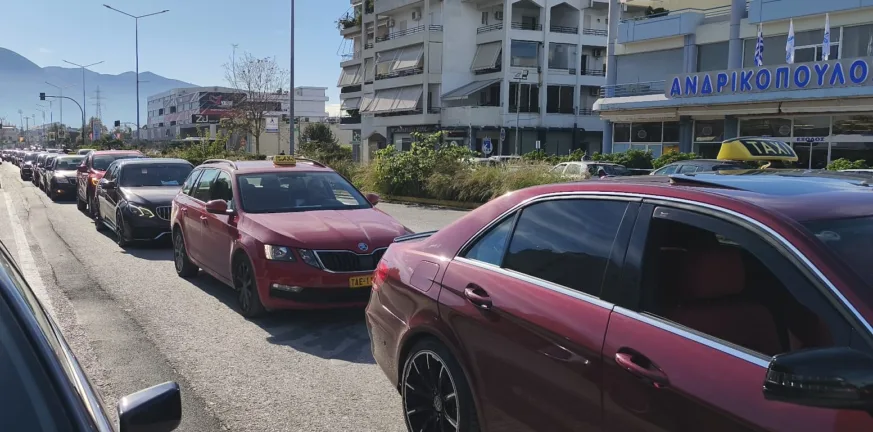 Πάτρα: Πορεία διαμαρτυρίας από τα Ταξί στο κέντρο ΦΩΤΟ-ΒΙΝΤΕΟ