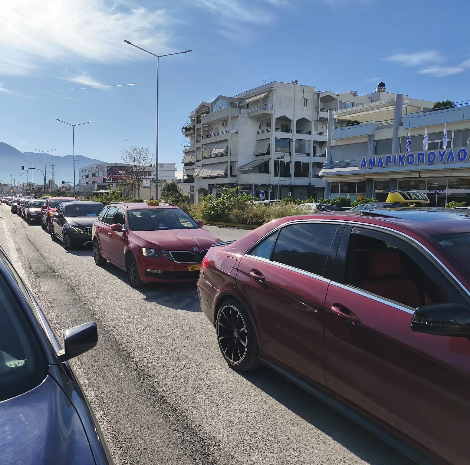 Πάτρα: Οι ταξιτζήδες ήταν οι κερδισμένοι των γιορτών - Τα νέα πρόστιμα του ΚΟΚ έφεραν πελατεία