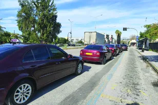 Πάτρα: Με υψηλή συμμετοχή συνεχίζεται η 48ωρη απεργία των ταξί – Κομβόι διαμαρτυρίας στο κέντρο της πόλης