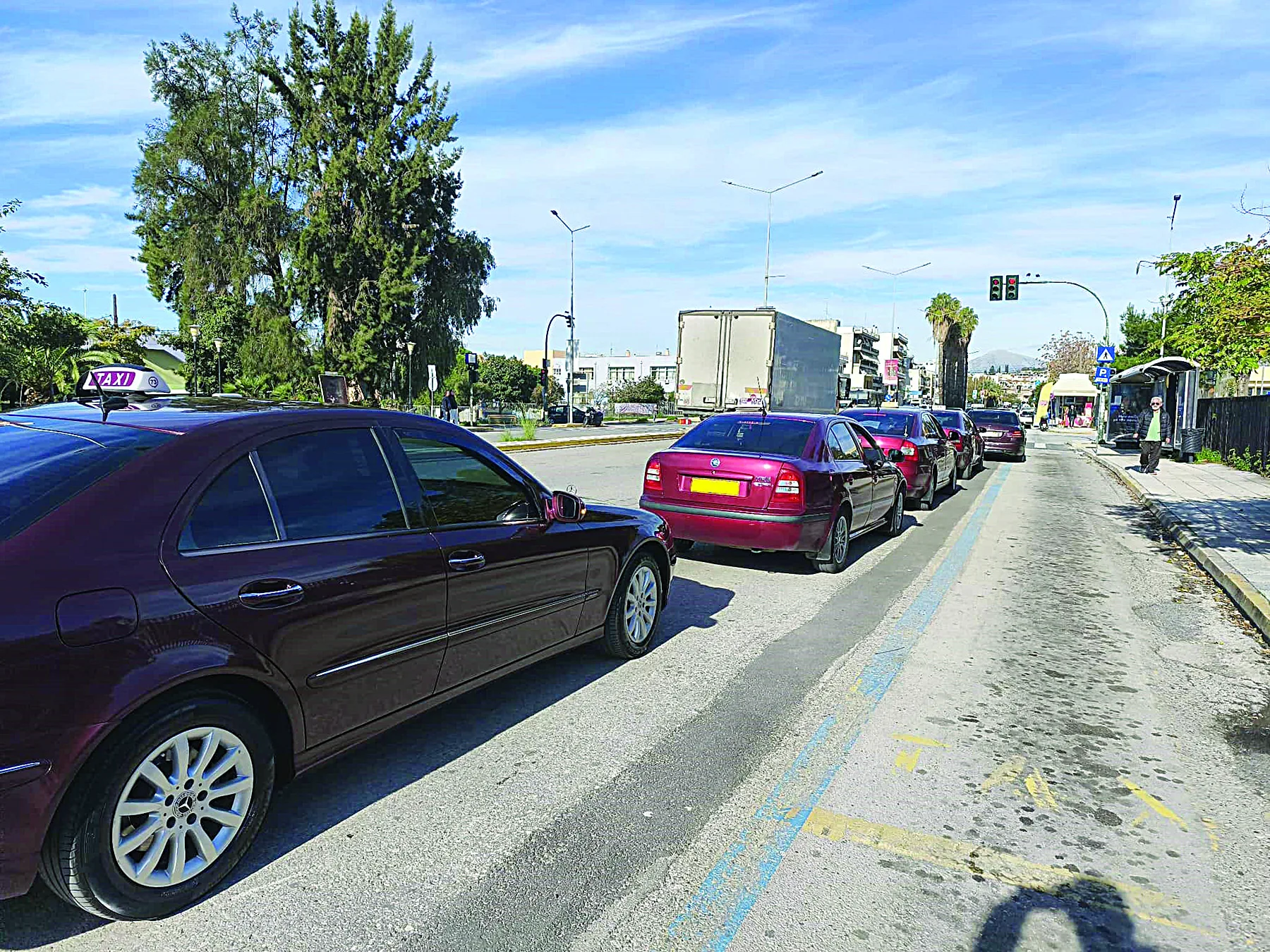 Πάτρα: Με υψηλή συμμετοχή συνεχίζεται η 48ωρη απεργία των ταξί - Κομβόι διαμαρτυρίας στο κέντρο της πόλης Πάτρα: Με υψηλή συμμετοχή συνεχίζεται η 48ωρη απεργία των ταξί - Κομβόι διαμαρτυρίας στο κέντρο της πόλης