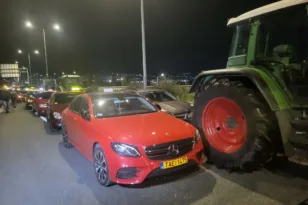 Πάτρα: Δεκάδες ταξί στην Εγλυκάδα για συμπαράσταση στους αγρότες