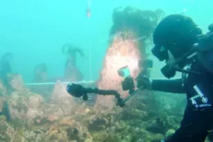 Γαλλία: Στον βυθό της Βρετάνης βρέθηκε τείχος 7.000 μέτρων!