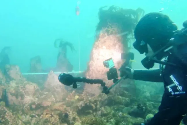 Γαλλία: Στον βυθό της Βρετάνης βρέθηκε τείχος 7.000 μέτρων!