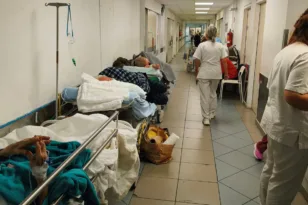 Πάτρα: Βλέπει μείωση αναμονής στα ΤΕΠ έως και 60% – Τα στοιχεία του υπουργού Υγείας για το ηλεκτρονικό βραχιολάκι