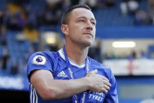 «Μετά το χαμένο πέναλτι στη Μόσχα σκέφτηκα να πηδήξω από τον 25ο όροφο»! Συγκλονίζει ο Τζον Τέρι