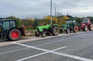 Αγροτικές κινητοποιήσεις: Διέλευση χωρίς διόδια στην Ιόνια Οδό – Ρευστή η κατάσταση στην παλαιά Εθνική Οδό