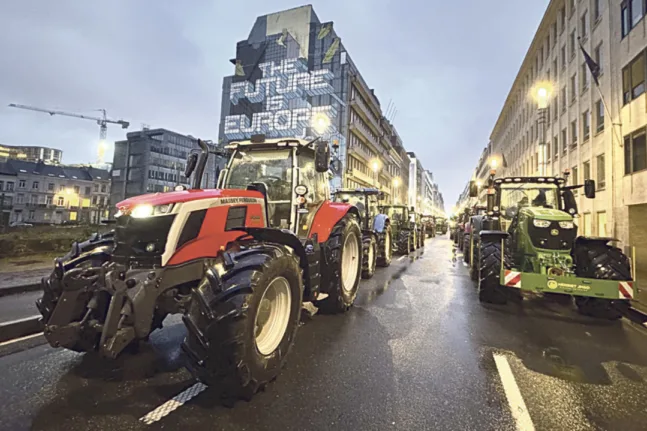 Χιλιάδες αγρότες με τρακτέρ στις Βρυξέλλες