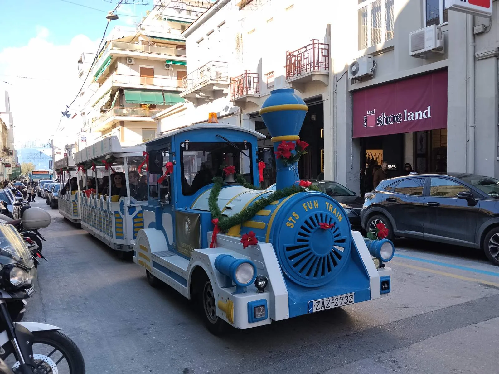 Πάτρα: Οικονομική «ένεση» στην αγορά - Πολύς κόσμος στο εμπορικό κέντρο χθες Κυριακή