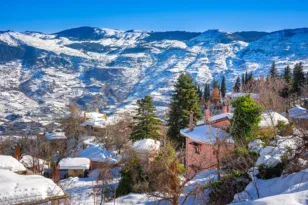 Τρίκαλα Κορινθίας: Αρωμα άγριας φύσης
