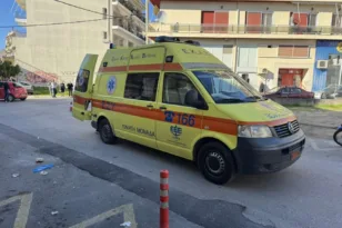 Τροχαίο στο κέντρο του Αγρινίου – Τραυματίστηκε οδηγός μηχανής delivery