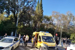 Τροχαίο έξω από το Μέγαρο Μαξίμου: ΙΧ παρέσυρε ηλικιωμένο πεζό - Στο νοσοκομείο με τραύματα