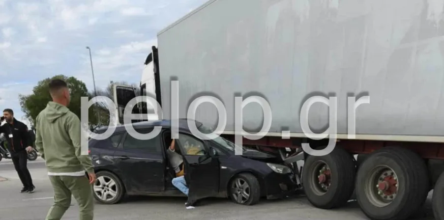 Πάτρα: Έγκυος εγκλωβίστηκε σε τροχαίο στην Παραλία - Συναγερμός για τον απεγκλωβισμό της ΦΩΤΟ