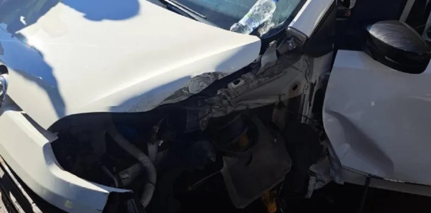 Τρία άτομα τραυματίες μετά από πρόσκρουση σε κολόνα στην Πειραιώς ΦΩΤΟ