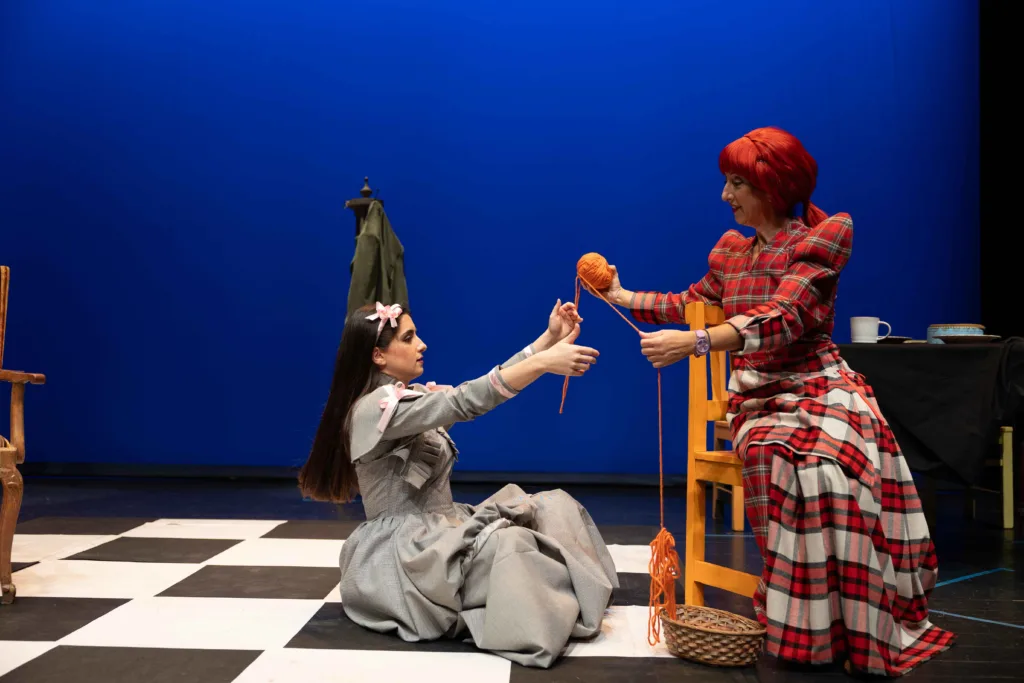 Πάτρα: Οι τελευταίες παραστάσεις του έργου "Η Πεντάμορφη και το Τέρας" , σε σκηνοθεσία Περικλή Βασιλόπουλου