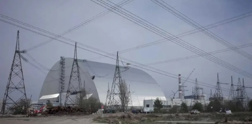 Ζημιές στο κέλυφος του Τσερνόμπιλ από επίθεση drone: Η ΔΟΑΕ προειδοποιεί για απώλεια βασικής αντιπυρηνικής προστασίας