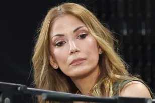 «Πικρόχολα σχόλια για εμένα και για άλλες γυναίκες που αποφασίζουν να γίνουν μητέρες σε μεγαλύτερες ηλικίες» η απάντηση της Τσιμπρικίδου