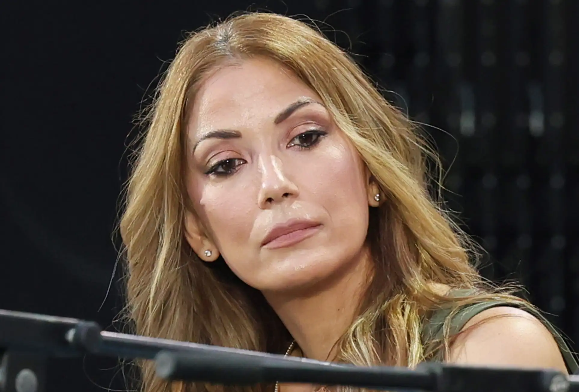 «Πικρόχολα σχόλια για εμένα και για άλλες γυναίκες που αποφασίζουν να γίνουν μητέρες σε μεγαλύτερες ηλικίες» η απάντηση της Τσιμπρικίδου