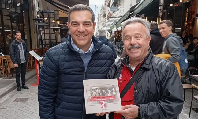 Ο Παναθηναϊκός Αλέξης Τσίπρας στην Πάτρα με δώρο βιβλίο του Ολυμπιακού!