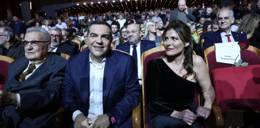 Παρουσιάζεται η «Ιθάκη» στο «Παλλάς»: ΔΕΙΤΕ ΖΩΝΤΑΝΑ την ομιλία Τσίπρα