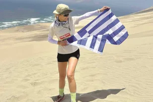 Βάνα Αϊβαλιώτη: Η Πατρινή που έγινε Ινκας – Υψωσε τη γαλανόλευκη στην έρημο του Περού