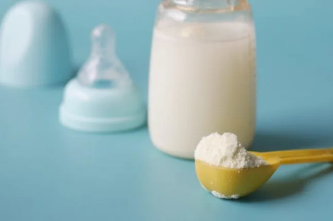 ΕΟΦ: Προειδοποίηση για βρεφικό γάλα, κίνδυνος αλλαντίασης