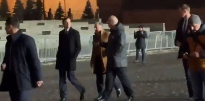 Τι σημαίνει η βόλτα Κούσνερ και Γουίτκοφ στο κέντρο της Μόσχας πριν από τη συνάντηση με τον Πούτιν; ΒΙΝΤΕΟ