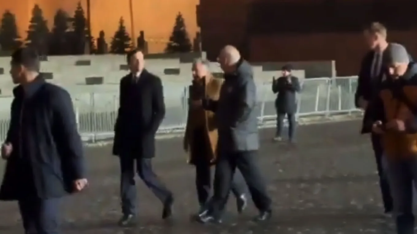 Τι σημαίνει η βόλτα Κούσνερ και Γουίτκοφ στο κέντρο της Μόσχας πριν από τη συνάντηση με τον Πούτιν; ΒΙΝΤΕΟ