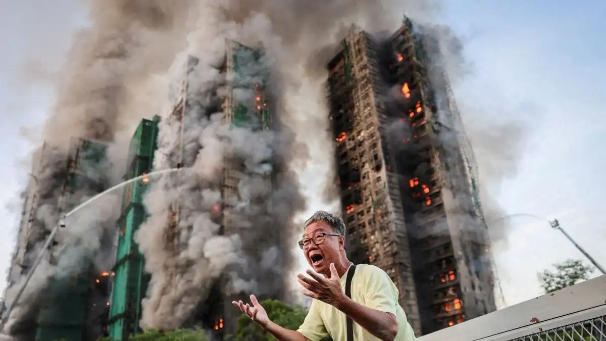 «Η γυναίκα μου είναι μέσα»! Η ιστορία της φωτογραφίας σύμβολο της φωτιάς στο Χονγκ Κονγκ «Η γυναίκα μου είναι μέσα»! Η ιστορία της φωτογραφίας σύμβολο της φωτιάς στο Χονγκ Κονγκ