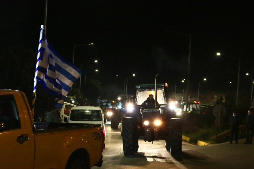 Αγρότες: Αποφασισμένοι, κλιμακώνουν τις κινητοποιήσεις, δεν κάνουν πίσω, μπλόκα παντού! ΦΩΤΟ, ΒΙΝΤΕΟ