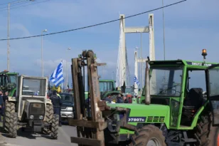 Εύβοια: Συμβολικός αποκλεισμός της Υψηλής Γέφυρας από αγρότες - Δίωρο μπλόκο και ένταση στην κυκλοφορία