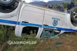 Σοβαρά επεισόδια έξω από το αεροδρόμιο Χανίων: Αγρότες έσπασαν μπλόκο της ΕΛΑΣ, δύο τραυματίες- Τεταμένο το κλίμα και στο Ηράκλειο ΒΙΝΤΕΟ