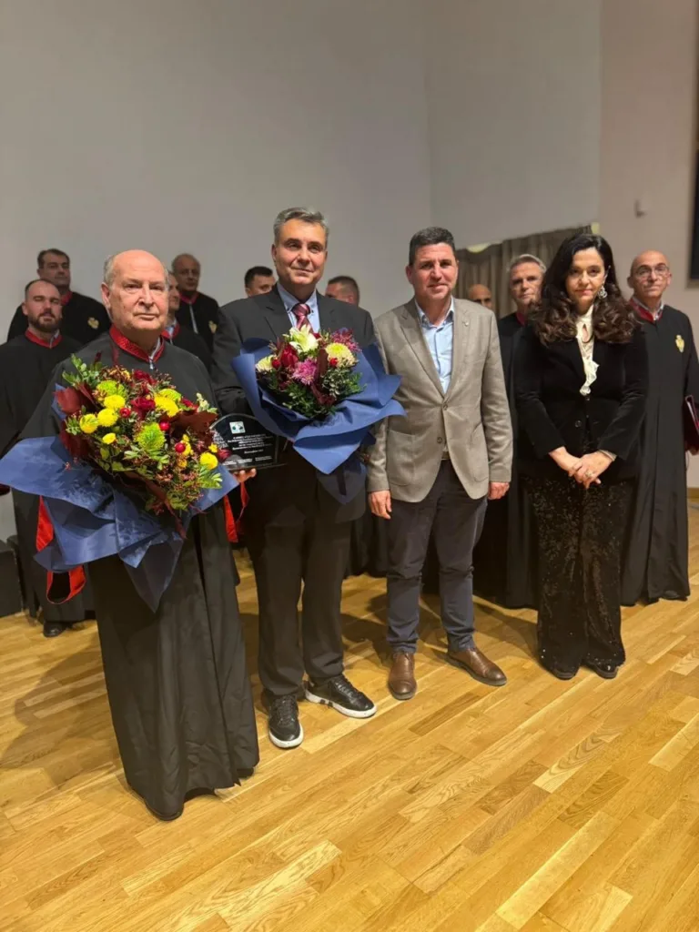 «Μαγικά Χριστούγεννα» της Χορωδίας Φωκαεύς στην Αθήνα ΦΩΤΟ «Μαγικά Χριστούγεννα» της Χορωδίας Φωκαεύς στην Αθήνα ΦΩΤΟ