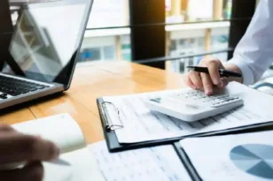 Τέλος η «ομηρία» από χρέη: Απαλλαγή διώξεων και voucher για όσους κινδυνεύουν – Ανάσα για χιλιάδες επαγγελματίες και νοικοκυριά