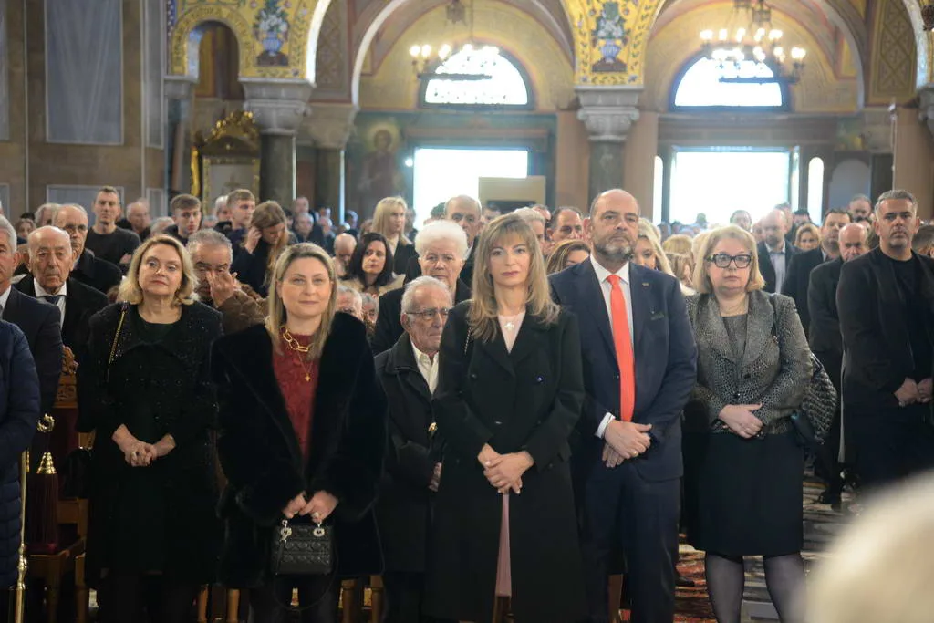 Μεγάλη προσέλευση πιστών στους Ναούς της Πάτρας τα Χριστούγεννα – Κέντρο αναφοράς ο Άγιος Ανδρέας ΦΩΤΟ