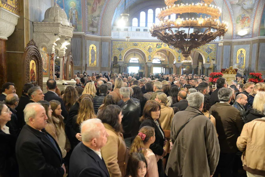 Μεγάλη προσέλευση πιστών στους Ναούς της Πάτρας τα Χριστούγεννα – Κέντρο αναφοράς ο Άγιος Ανδρέας ΦΩΤΟ