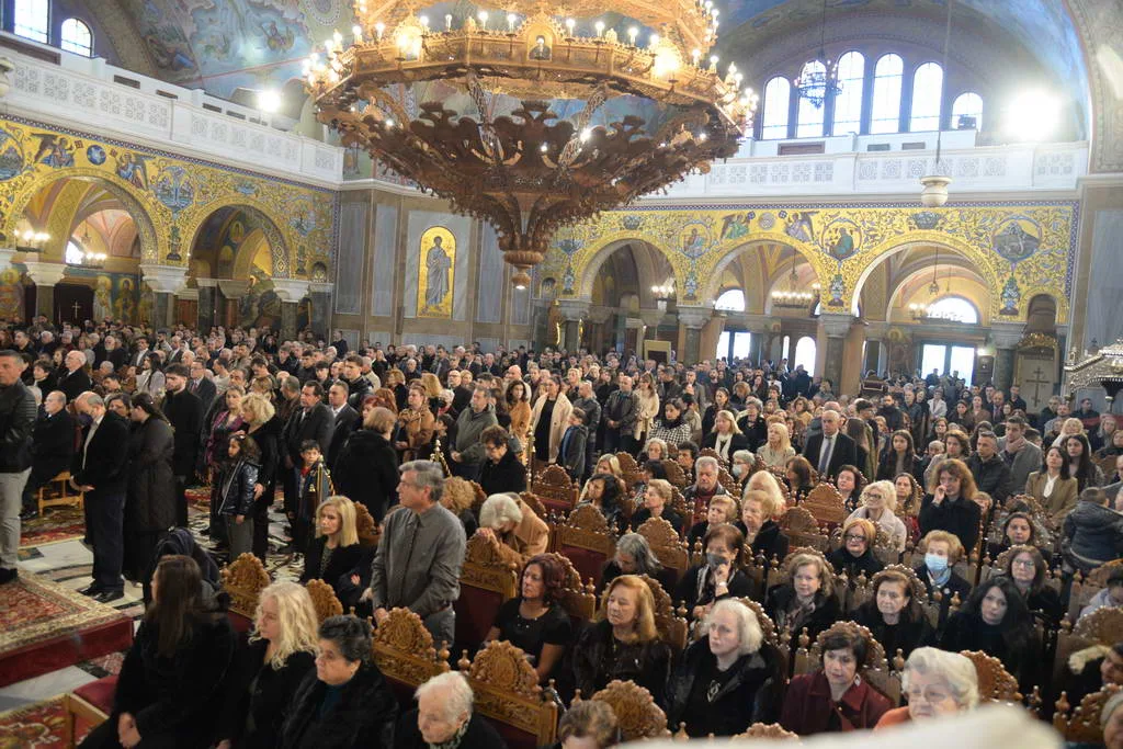 Μεγάλη προσέλευση πιστών στους Ναούς της Πάτρας τα Χριστούγεννα – Κέντρο αναφοράς ο Άγιος Ανδρέας ΦΩΤΟ